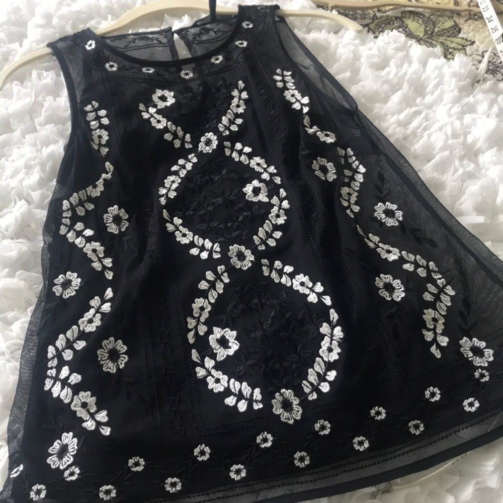 White House Black Market Sheer top. Size XXS - Picture 5 of 6